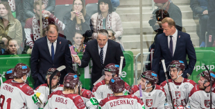 Latvijas hokeja izlase aizraujošā mačā piekāpjas Krievijas valstsvienībai 