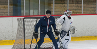 FOTO: Hārtlijs viesojās Jelgavas hokeja klubā un novada bērniem treniņu 