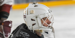 FOTO: Latvijas hokeja izlase gatavojas Pekinas olimpiskajām spēlēm