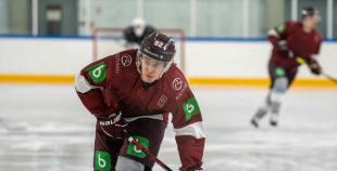 FOTO: Latvijas hokeja izlase gatavojas Pekinas olimpiskajām spēlēm