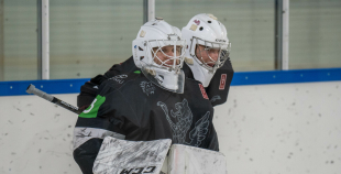 FOTO: Latvijas hokeja izlase gatavojas Pekinas olimpiskajām spēlēm