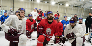 FOTO: Merzļikins un Latvijas hokeja izlases treniņš