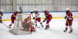 Uz oriģinālā izmēra laukumiem aizvadīti pirmie 3 pret 3 ledus treniņi