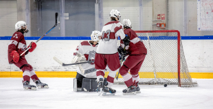 Uz oriģinālā izmēra laukumiem aizvadīti pirmie 3 pret 3 ledus treniņi