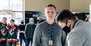 HK Liepāja pasniegtas OHL bronzas medaļas