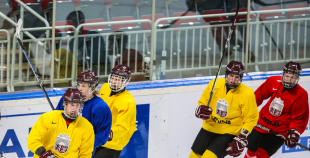 FOTO: Latvijas U-18 izlase "Arēna Rīga" aizvada treniņu pirms pasaules čempionāta 
