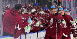 Latvijas U-20 izlase parāda raksturu un liek nodrebēt Kanādai