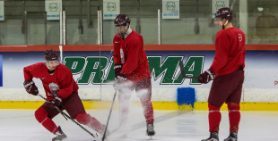 Latvijas U-20 nacionālās izlases kandidāti aizvada pirmo ledus treniņu