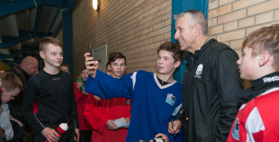 FOTO: Hārtlijs viesojās Jelgavas hokeja klubā un novada bērniem treniņu 