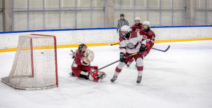 Uz oriģinālā izmēra laukumiem aizvadīti pirmie 3 pret 3 ledus treniņi