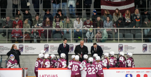 Latvijas sieviešu izlase Pasaules čempionāta atklāšanas mačā piekāpjas Slovākijai