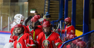 Latvijas U-18 izlase vēl vienā ilgstošā bullīšu sērijā svin uzvaru pār Baltkrieviju