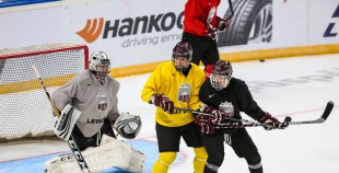 FOTO: Latvijas U-18 izlase "Arēna Rīga" aizvada treniņu pirms pasaules čempionāta 