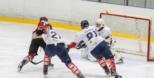 HS "Rīga" ar 4:3 negaidīti uzvar čempionvienību "Kurbads", "Prizma" turpina uzvaras gājienu 