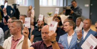 Aigars Kalvītis pārliecinoši ievēlēts par Latvijas Hokeja federācijas prezidentu