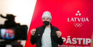 FOTO: Latvijas hokeja izlases dodas uz Pekinas olimpiskajām spēlēm