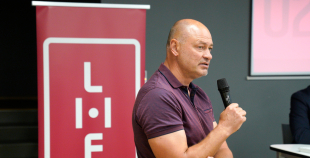 Aigars Kalvītis pārliecinoši ievēlēts par Latvijas Hokeja federācijas prezidentu