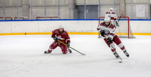 Uz oriģinālā izmēra laukumiem aizvadīti pirmie 3 pret 3 ledus treniņi