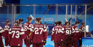 Latvija hokeja izlase sīvā cīņā atzīst Somijas pārākumu