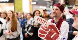 Latvijas izlases hokejisti un treneri tiekas ar līdzjutējiem!