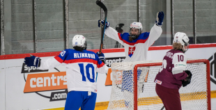Latvijas sieviešu izlase Pasaules čempionāta atklāšanas mačā piekāpjas Slovākijai