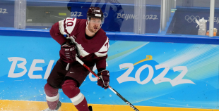 Latvija hokeja izlase sīvā cīņā atzīst Somijas pārākumu