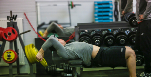 FOTO: Latvijas hokeja izlase aizvada pirmo treniņu gatavojoties pasaules čempionātam