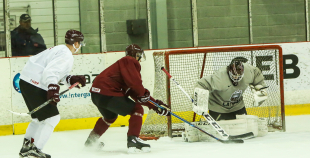 FOTO: U-20 izlases pirmdienas ledus treniņš "Volvo" ledus hallē 