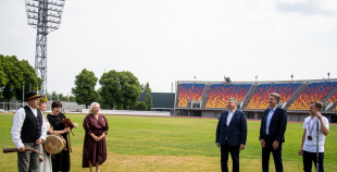 Latvijas hokeja izlase saņem solītās biļetes uz Dziesmu un Deju svētkiem