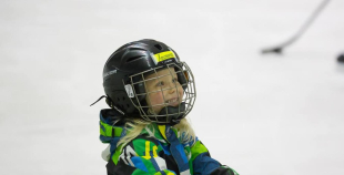 Jautrā gaisotnē aizvadīta Starptautiskā meiteņu hokeja diena