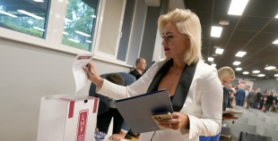 Aigars Kalvītis pārliecinoši ievēlēts par Latvijas Hokeja federācijas prezidentu