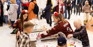 Latvijas izlases hokejisti un treneri tiekas ar līdzjutējiem!