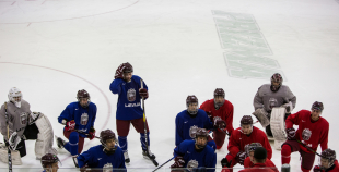 Latvijas U-20 nacionālās izlases kandidāti aizvada pirmo ledus treniņu