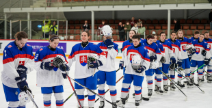 Latvijas sieviešu izlase Pasaules čempionāta atklāšanas mačā piekāpjas Slovākijai