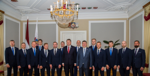 FOTO: Latvijas hokeja izlase viesojās Rīgas pilī pie Valsts prezidenta