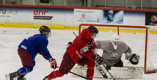 Latvijas U-20 nacionālās izlases kandidāti aizvada pirmo ledus treniņu