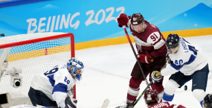 Latvija hokeja izlase sīvā cīņā atzīst Somijas pārākumu