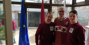 Latvijas hokeja valstsvienība viesojās Latvijas vēstniecībā Korejā 