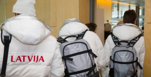 FOTO: Latvijas hokeja izlases dodas uz Pekinas olimpiskajām spēlēm