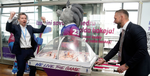 Lidostā “Rīga” atklāta IIHF Pasaules Čempionāta Hokejā informācijas un atpūtas zona faniem