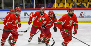 Latvijas U-18 izlase vēl vienā ilgstošā bullīšu sērijā svin uzvaru pār Baltkrieviju