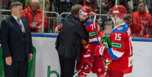 Latvijas hokeja izlase aizraujošā mačā piekāpjas Krievijas valstsvienībai 