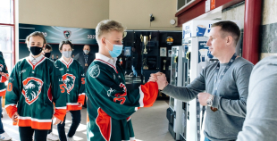 HK Liepāja pasniegtas OHL bronzas medaļas