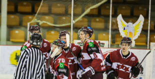 Latvijas nacionālā izlase treniņspēlē uzveic Latvijas U-18 valstsvienību