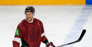 FOTO: Latvijas hokeja izlase gatavojas Pekinas olimpiskajām spēlēm