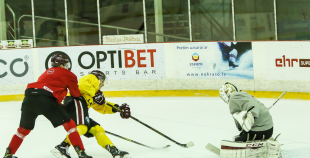 FOTO: U-20 izlases pirmdienas ledus treniņš "Volvo" ledus hallē 