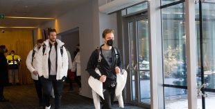 FOTO: Latvijas hokeja izlases dodas uz Pekinas olimpiskajām spēlēm