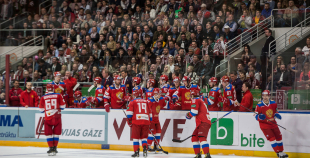 Latvijas hokeja izlase aizraujošā mačā piekāpjas Krievijas valstsvienībai 