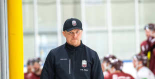 FOTO: Latvijas hokeja izlase gatavojas Pekinas olimpiskajām spēlēm