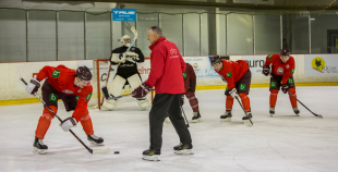 Hārtlija vadībā Latvijas valstsvienība aizvada treniņu; nosaukts arī izlases kapteinis turnīram Minskā